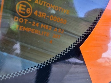 TOYOTA AYGO 2 II 14-21 SKLO (OKNO) ZADNÍ VÍKO KUFRU ORIGINÁLNÍ KOMPLETNÍ