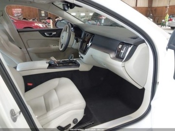 Volvo S60 III 2024 Volvo S60 Recharge Plug-In Hybrid T8 Core Dark Theme 2024 2.0l 2.0 Hybryda, zdjęcie 9