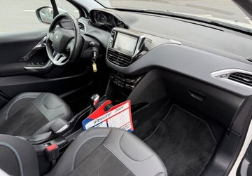 Peugeot 2008 I SUV Facelifting 1.2 PureTech 110KM 2017 Peugeot 2008 1.2 T NAVI Ledy Panorama dach 1.2 Benzyna 110KM, zdjęcie 9