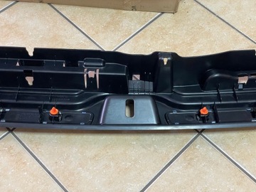 Mercedes OE A2546903700 Накладка багажника GLC