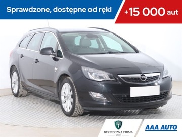 Opel Astra J Sports Tourer 1.4 Turbo ECOTEC 140KM 2012 Opel Astra 1.4 T, Serwis ASO, Skóra, Xenon