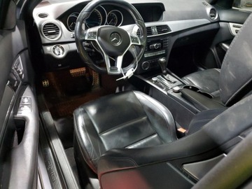 Mercedes Klasa C W205 2014 Mercedes-Benz Klasa C 63 AMG 2014 6.2l 6.2 Benzyna 451KM, zdjęcie 8