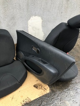 KOMPLET SEDADLA PŘEDNÍ ZADNÍ POHOVKA BOKY NISSAN MICRA K12