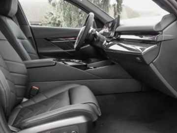 BMW Seria 5 G90-91 2025 BMW Seria 5 540d xDrive Sport Sedan 3.0 (303KM) 2025, zdjęcie 18