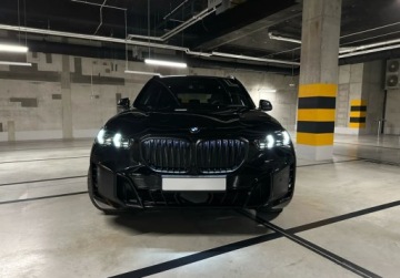 BMW X5 G05 SUV Facelifting 3.0 30d 298KM 2025 BMW X5 xDrive30d, Pneumatyka, Panorama, 22 cale, Hak, Innowacji, Comfort P, zdjęcie 1