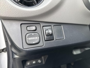 Toyota Yaris III Hatchback 5d Facelifting 2017 1.0 VVT-i 72KM 2019 Toyota Yaris 1.0 Active EU6 III (2011-2019) 1.0 Ac, zdjęcie 17