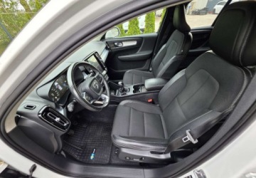 Volvo XC40 Crossover 1.5 T3 156KM 2018 Volvo XC 40 Biale VOLVO XC40 1.5 T Pamiec Led Alu 1.5 Benzyna 156KM, zdjęcie 15