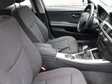 BMW Seria 3 E90-91-92-93 Limuzyna E90 320d 184KM 2011 BMW 3 320 d, 181 KM, Navi, Klima, Klimatronic, zdjęcie 8