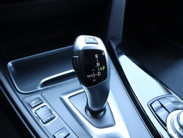 BMW Seria 3 F30-F31-F34 Touring Facelifting 2.0 318d 150KM 2015 BMW 3 318 d, Serwis ASO, Automat, Navi, Klima, zdjęcie 19