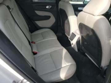 Volvo XC40 2022 Volvo XC 40 Volvo XC40 T5 AWD Momentum z 2022 roku , od firmy ubezpieczeni, zdjęcie 11