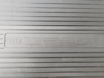 Коврики резиновые Audi A4 8E2061501A передние прав.