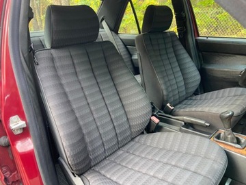 Mercedes 190 1.8 i 109KM 1993 Mercedes-Benz W201 (190) Mercedes Benz 190 1.8 Super Stan 1.8 Benzyna 109KM, zdjęcie 32