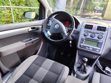 Volkswagen Touran I 2.0 TDI 140KM 2009 Volkswagen Touran 2.0 TDI 140KM Trendline 2009r, zdjęcie 10