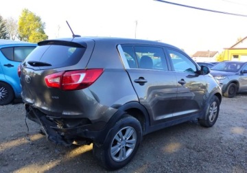 Kia Sportage III SUV 1.7 CRDi 116KM 2013 Kia Sportage 2013r, 1.7 CRDI. Uszkodzony tyl i lekko przod. Jezdzi. 1.7, zdjęcie 22