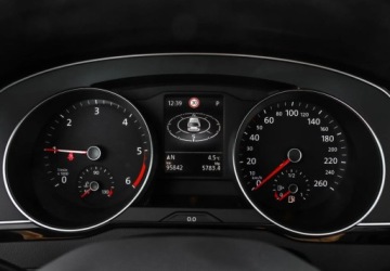Volkswagen Passat B8 Variant Facelifting 2.0 TDI SCR 200KM 2023 Volkswagen Passat Variant 2.0TDI 200KM DSG, Business, Czujniki parkowania,, zdjęcie 18