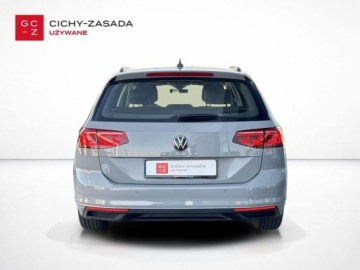 Volkswagen Passat B8 Variant Facelifting 2.0 TSI 190KM 2022 Volkswagen Passat SalonPL 2.0 TSI 190KM DSG Business NaviMatrixKeyLessKame, zdjęcie 5