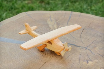 Деревянный самолет. Деревянная модель самолета