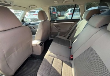 Volkswagen Golf VI Variant 1.6 TDI-CR DPF BlueMotion 105KM 2011 Volkswagen Golf Wersja Comfortline 1.6 Diesel 105KM, zdjęcie 12