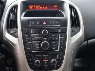 Opel Astra J Sports Tourer 1.6 Twinport ECOTEC 115KM 2011 Opel Astra 1.6 16V, Salon Polska, Serwis ASO, zdjęcie 11