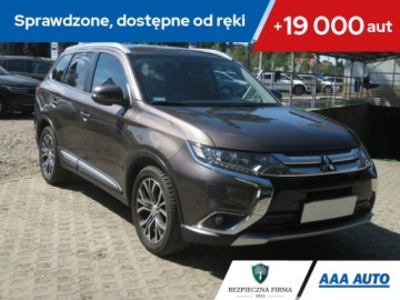 Mitsubishi Outlander III SUV Facelifting 2017 2.0 150KM 2017 Mitsubishi Outlander 2.0, Salon Polska