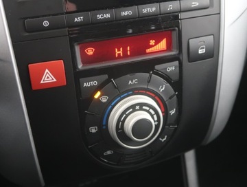 Kia Venga Mikrovan 1.6 DOHC CVVT 125KM 2013 Kia Venga 1.6 CVVT, Salon Polska, Serwis ASO, zdjęcie 11