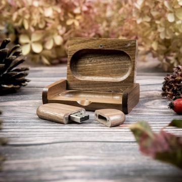 Pendrive Drewniany - Orzech 64 GB + Box + Grawer IMIĘ
