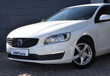 Volvo V60 I Kombi Facelifting 1.5 T3 DRIVE-E 152KM 2017 Volvo V60 Polski salon _ Automat _ Benzyna 152KM 1.5 Benzyna 152KM, zdjęcie 12