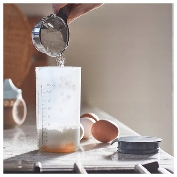 Шейкер ИКЕА СТАНДАРТМАТТ 500 мл с мерным стаканом