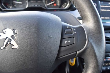 Peugeot 2008 I SUV Facelifting 1.2 PureTech 110KM 2018 Peugeot 2008 SalonPL 110KM Climatronic Nawigacja Smartlink Czujniki Park., zdjęcie 14