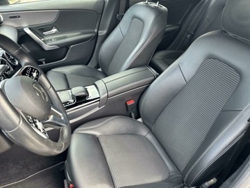 Mercedes Klasa A W177/V177 Hatchback 2.0 250 224KM 2018 Mercedes-Benz A 250 250 Pakiet Progressive - Salon, zdjęcie 14