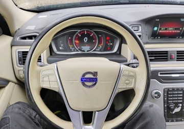 Volvo V70 III Kombi Facelifting 2.0 D3 DRIVE-E 150KM 2015 Volvo V70 2015r 2.0 Diesel. Uszkodzony lewy tyl. Jezdzi. 2.0 Diesel 150KM, zdjęcie 10