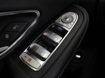 Mercedes Klasa C W205 Kombi 180 156KM 2017 Mercedes C 180 Avantgarde półskóra navi grzane, zdjęcie 32