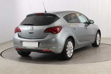 Opel Astra J Hatchback 5d 1.4 Turbo ECOTEC 140KM 2011 Opel Astra 1.4 T, Klima, Klimatronic, Tempomat, zdjęcie 4