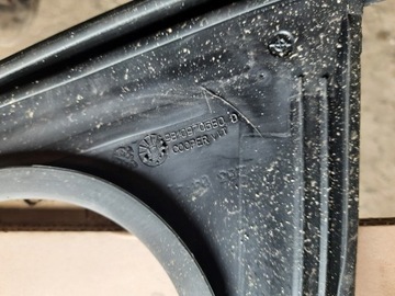 Peugeot 2008 Уплотнитель правой передней двери стекла