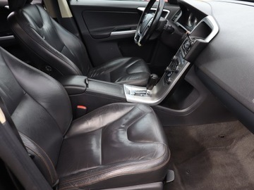 Volvo XC60 I SUV 2.0 D3 163KM 2010 Volvo XC60 D3, Automat, Skóra, Xenon, Bi-Xenon, zdjęcie 8