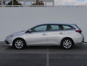 Toyota Auris II Touring Sports Facelifting 1.6 Valvematic 132KM 2015 Toyota Auris 1.6 Valvematic, Salon Polska, zdjęcie 2