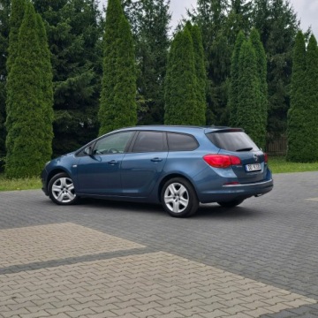 Opel Astra J Sports Tourer Facelifting 1.4 Twinport ECOTEC 100KM 2013 Opel Astra J 1.4 Benzyna 100KM Selection, zdjęcie 12
