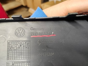 LIŠTA NÁRAZNÍKU PRAVÝ PŘEDNÍ VW T5 7H0807718