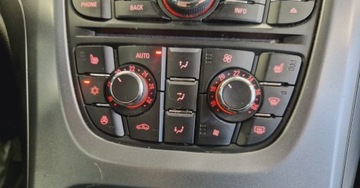 Opel Astra J Sports Tourer Facelifting 1.7 CDTI ECOTEC 110KM 2014 Opel Astra 1.7 CDTI 110KM Bogata wersja 1.7 Diesel 110KM, zdjęcie 17