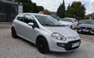 Fiat Punto Punto 2012 Hatchback 3d 1.2 8v 69KM 2012 Fiat Punto KLIMA, Wielofunkcja, Seryjne radio Centralny Zamek, Nawigacja...