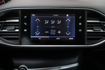 Peugeot 308 II SW Facelifting 1.5 BlueHDI 130KM 2019 Peugeot 308 1.5 BlueHDi, Salon Polska, zdjęcie 16