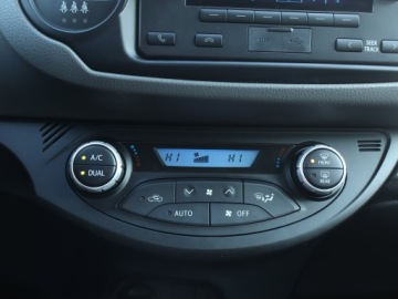 Toyota Yaris III Hatchback 5d Facelifting 2017 1.5 Hybrid 100KM 2020 Toyota Yaris 1.5 Hybrid, Salon Polska, zdjęcie 12