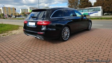 Mercedes Klasa E W213 Kombi 2.0 220d 194KM 2019 Mercedes-Benz Klasa E Mercedes E200 Pakiet AMG El klapa El hak Kamera, zdjęcie 6