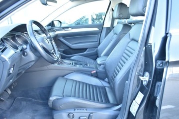 Volkswagen Passat B8 Limousine 2.0 TDI BlueMotion SCR 190KM 2019 Volkswagen Passat SalonPL 190KM DSG TDI HighlineSkoraACCNavi18Business ASO, zdjęcie 29