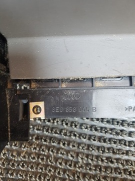 A4 B6 B7 KONZOLA STŘEDNÍ  DRŽÁK NÁPOJ SKŘÍŇKA KOMPLETNÍ 8E0858005B