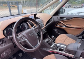 Opel Zafira C Tourer 1.6 CDTI ECOTEC 136KM 2014 Opel Zafira bezwypadek1wlascicielorg lakierBIZNES EDITIONbordo perlajak no, zdjęcie 4