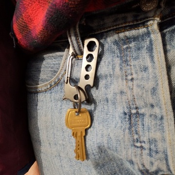 BRELOK KARABIŃCZYK MULTITOOL PRZEŻYCIA EDC KLUCZE