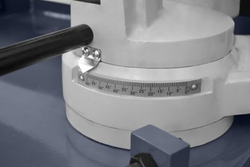 СТАНОК ДЛЯ РЕЗКИ МЕТАЛЛА ЛЕНТОЧНАЯ ПИЛА BS 260G ТЕЗМОМЕТР