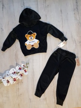 Бархатный комплект для девочки 122 размер.