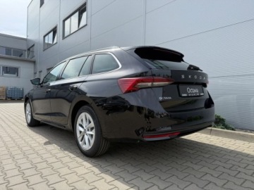 Skoda Octavia IV Liftback 1.5 TSI EVO 150KM 2025 Skoda Octavia Octavia Combi Edition 130 1,5 TSI m-HEV 150KM 1.5 Benzyna, zdjęcie 3